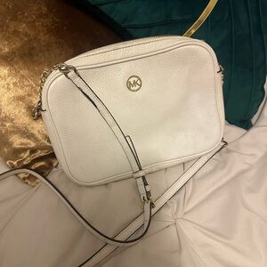 MK purse whole and gold